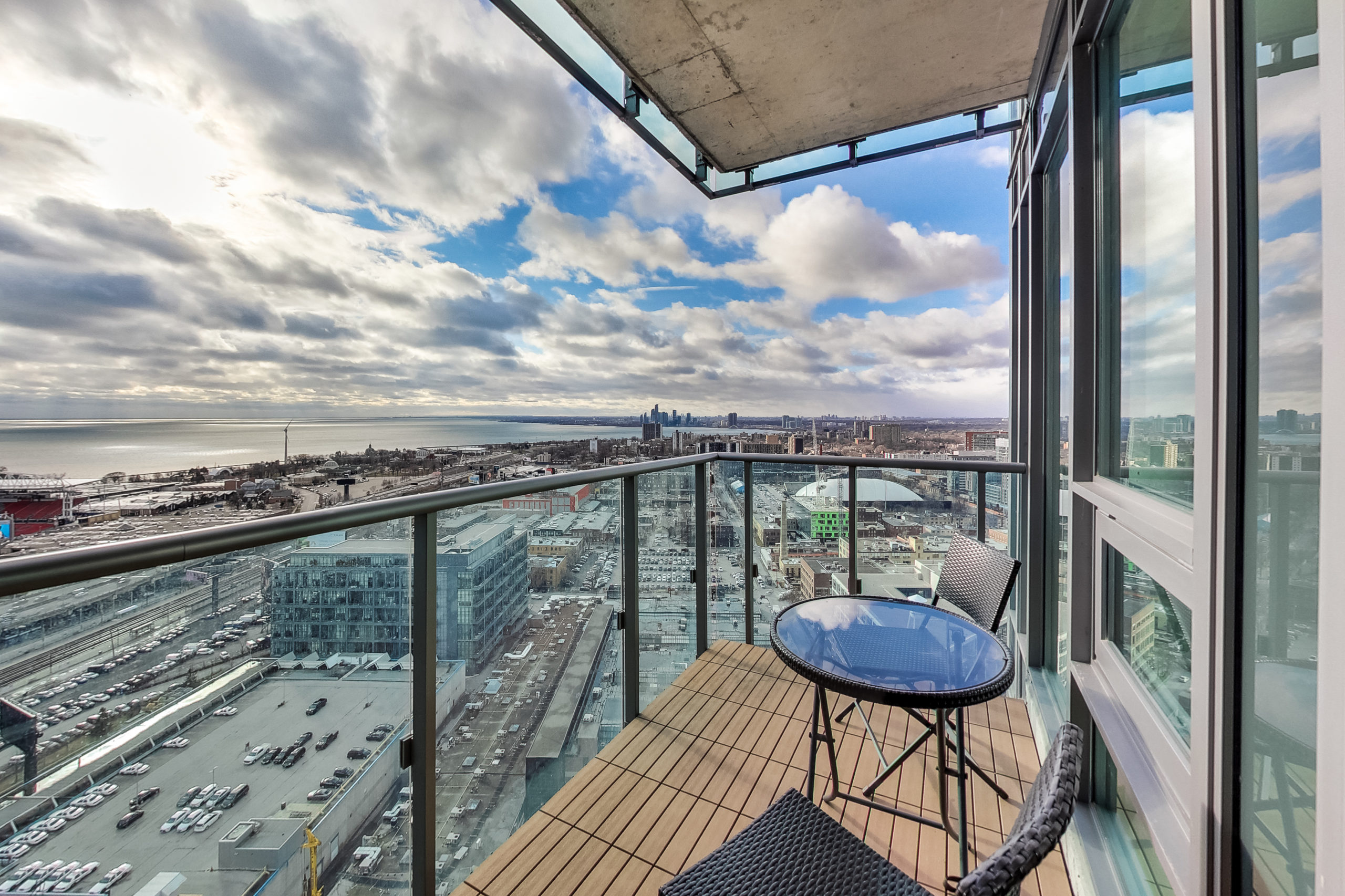 five great reasons why you might want to consider buying a condo in Toronto